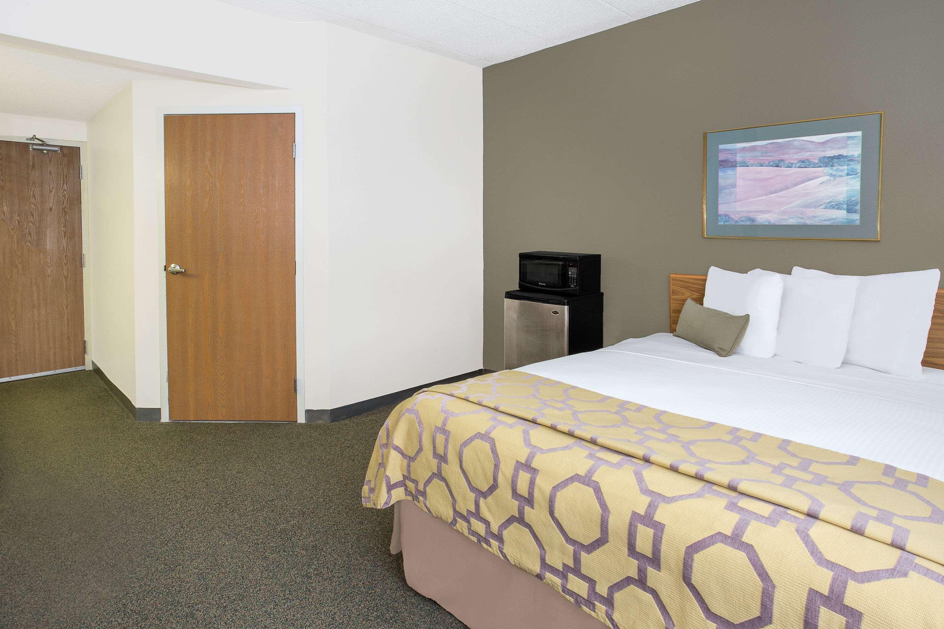 Baymont By Wyndham Janesville Exterior foto